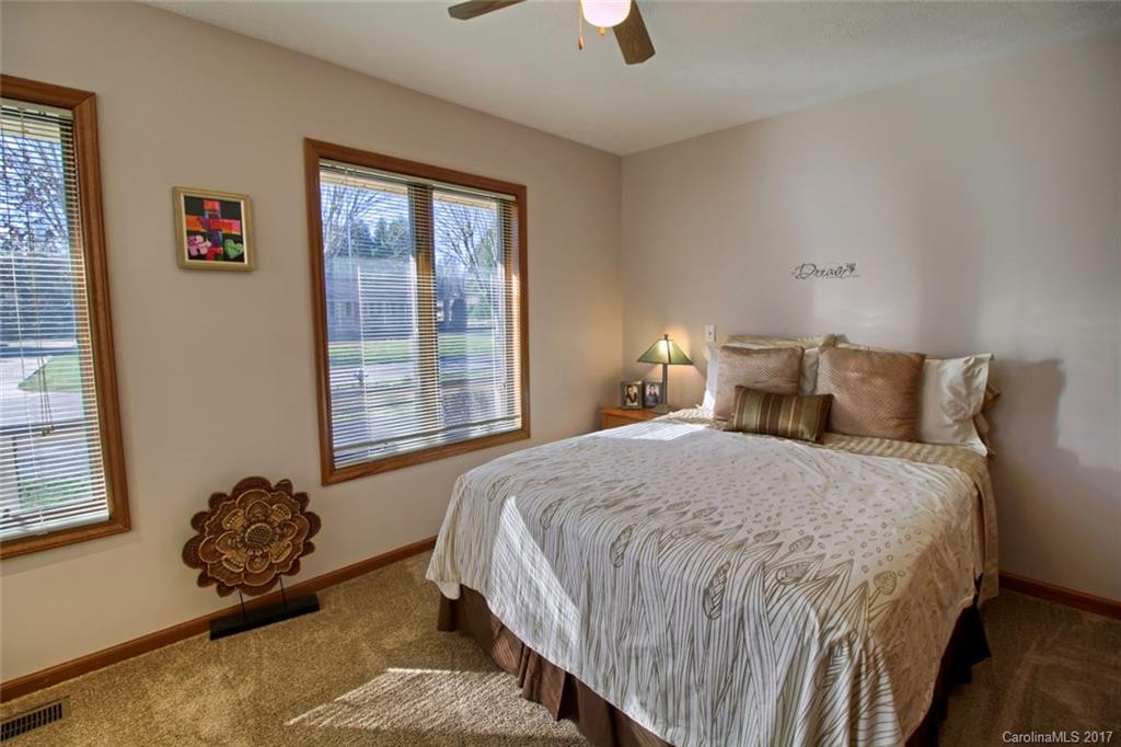 708 Shadywood Lane - Photo 15