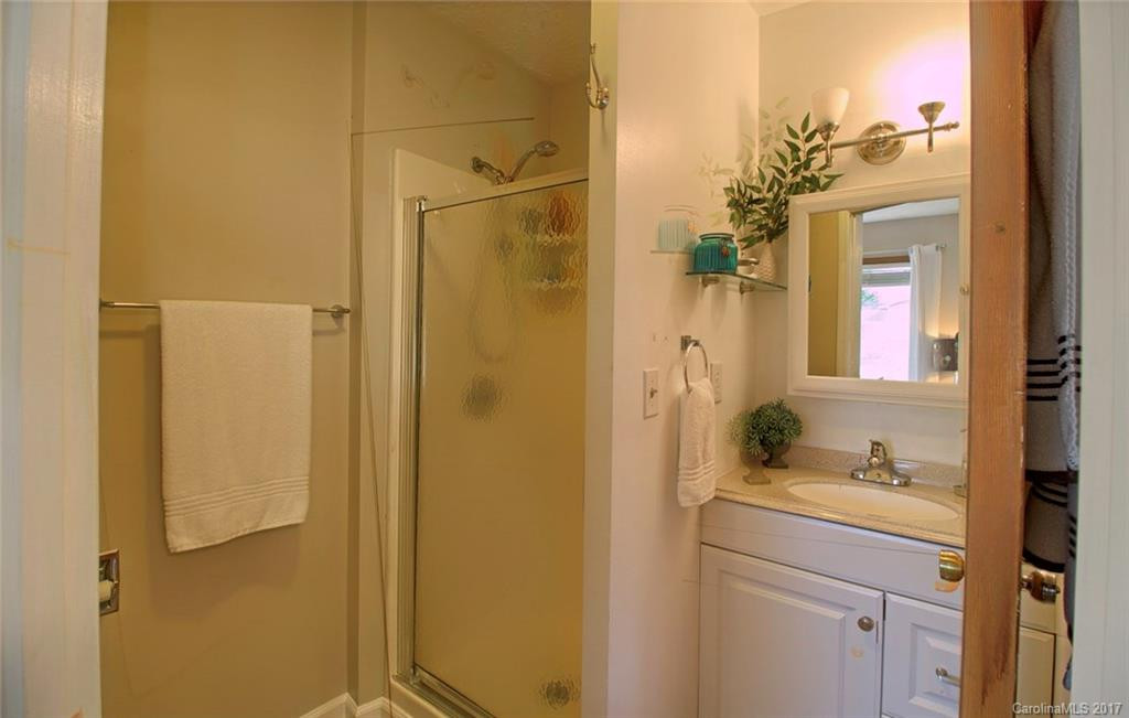 708 Shadywood Lane - Photo 17