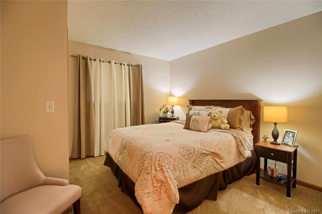 708 Shadywood Lane - Photo 18