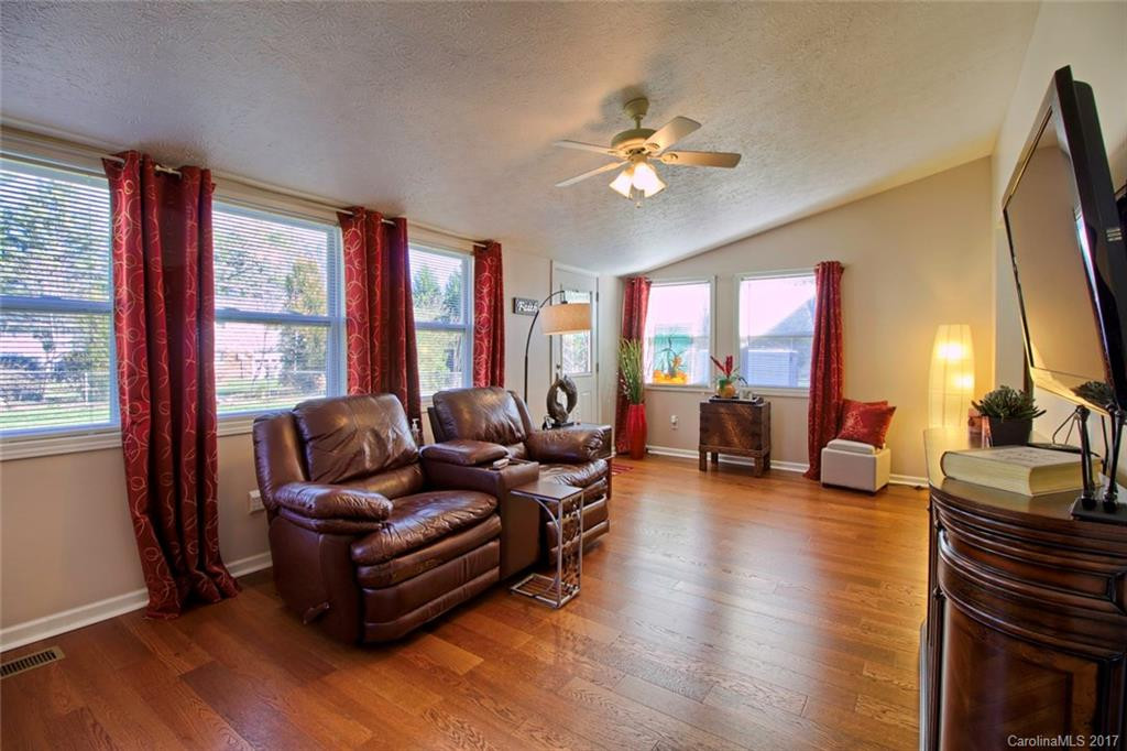 708 Shadywood Lane - Photo 10