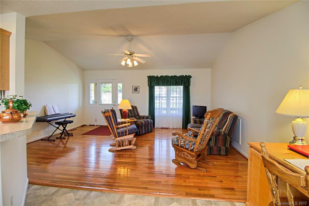 29 Cathy Court - Photo 4