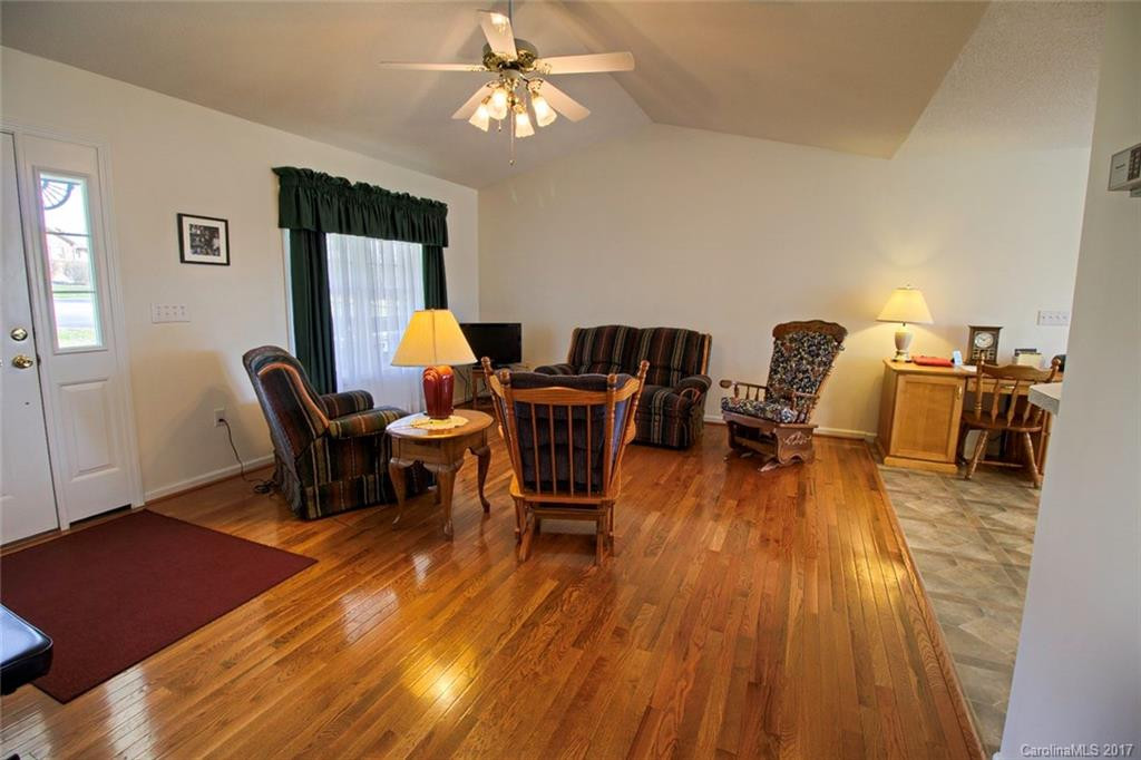 29 Cathy Court - Photo 5