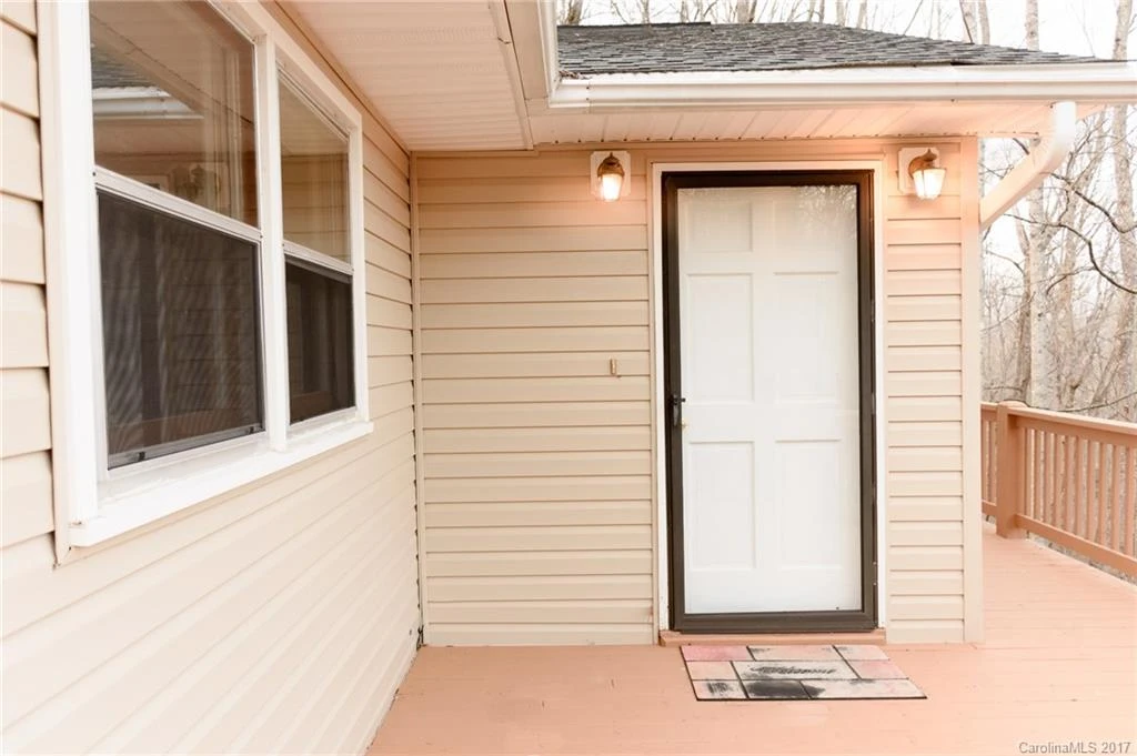 180 Ravenwood Lane