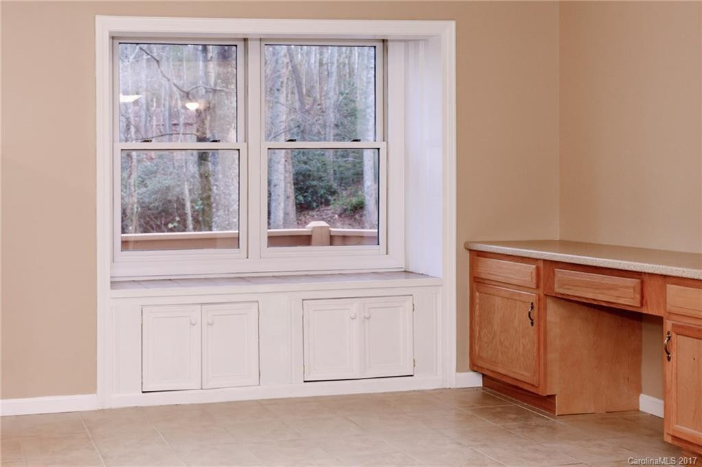 180 Ravenwood Lane - Photo 9