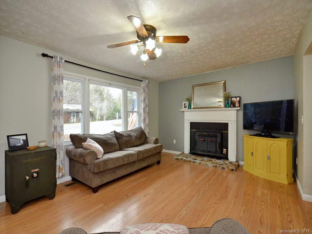 108 Pinecrest Drive - Photo 2