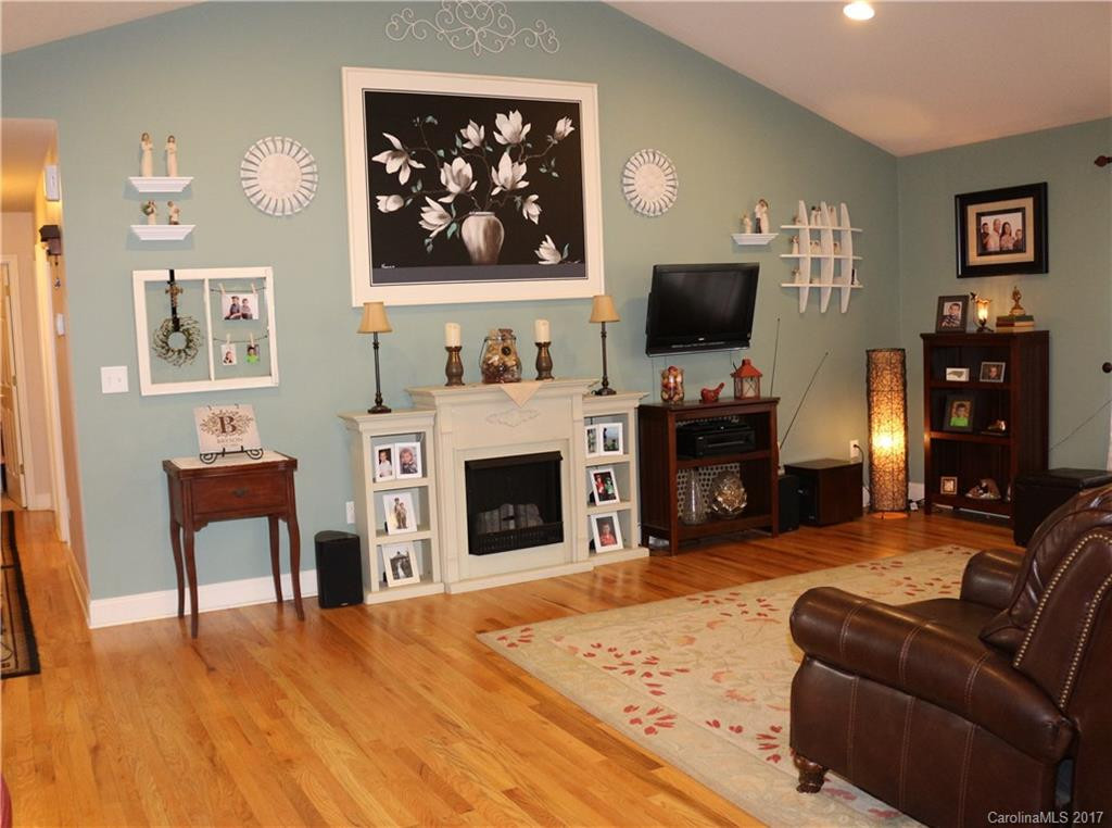 204 Springfield Drive - Photo 8