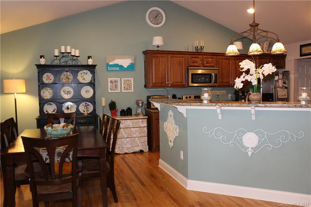 204 Springfield Drive - Photo 9