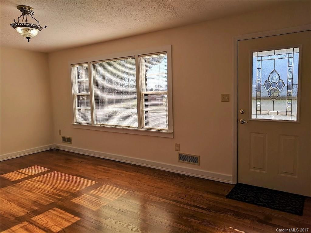 1907 George Street - Photo 6