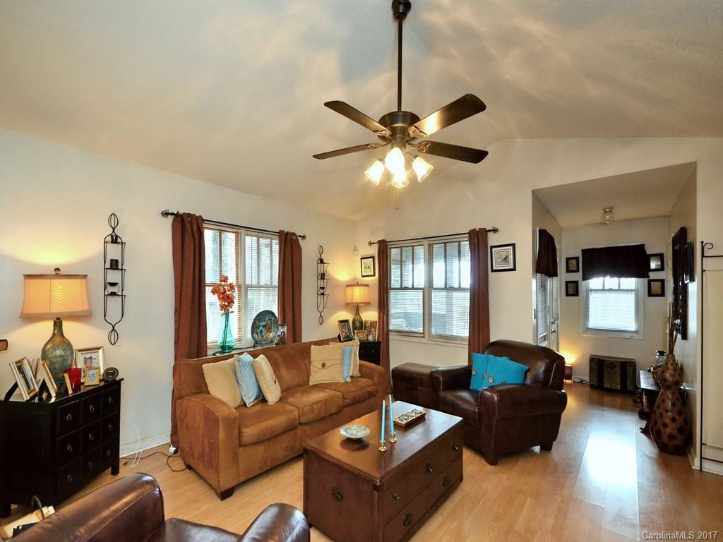 232 Courtland Place - Photo 2