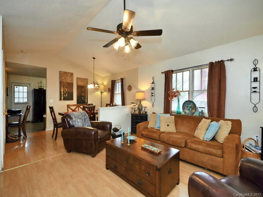 232 Courtland Place - Photo 3