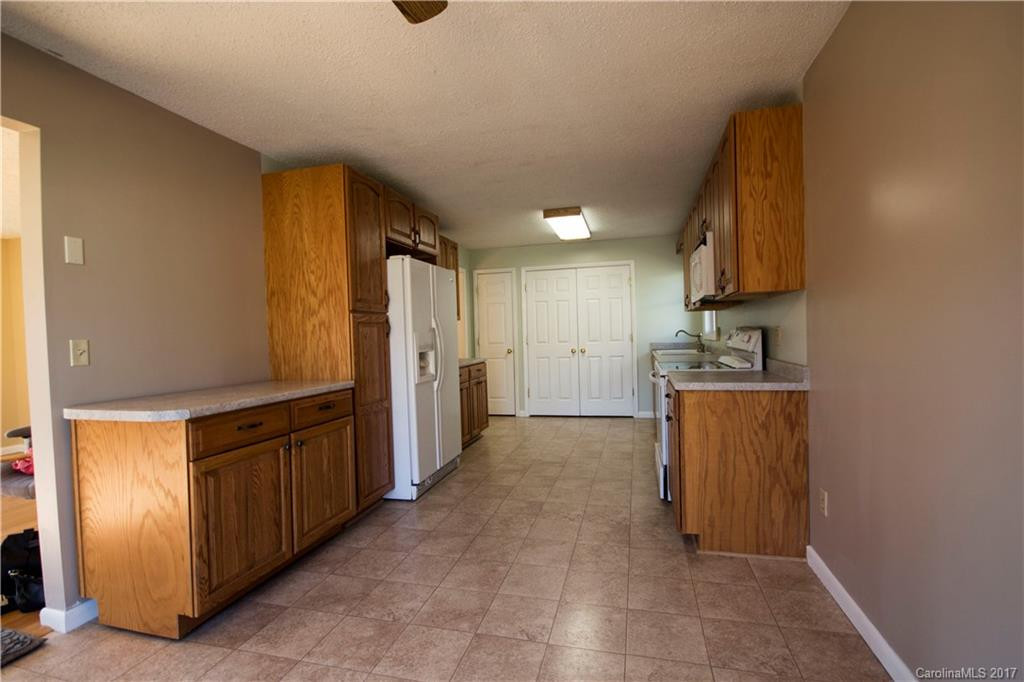 143 McCracken Street - Photo 4