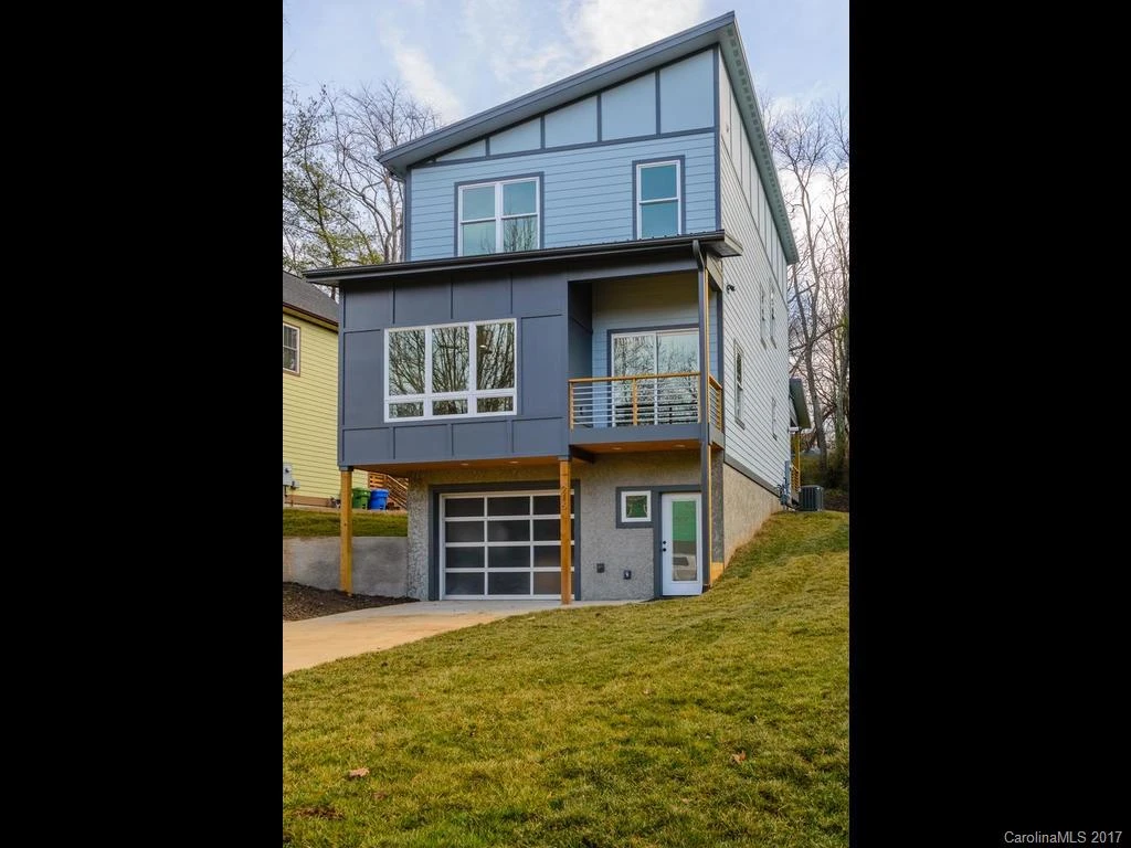 216 Wellington Street