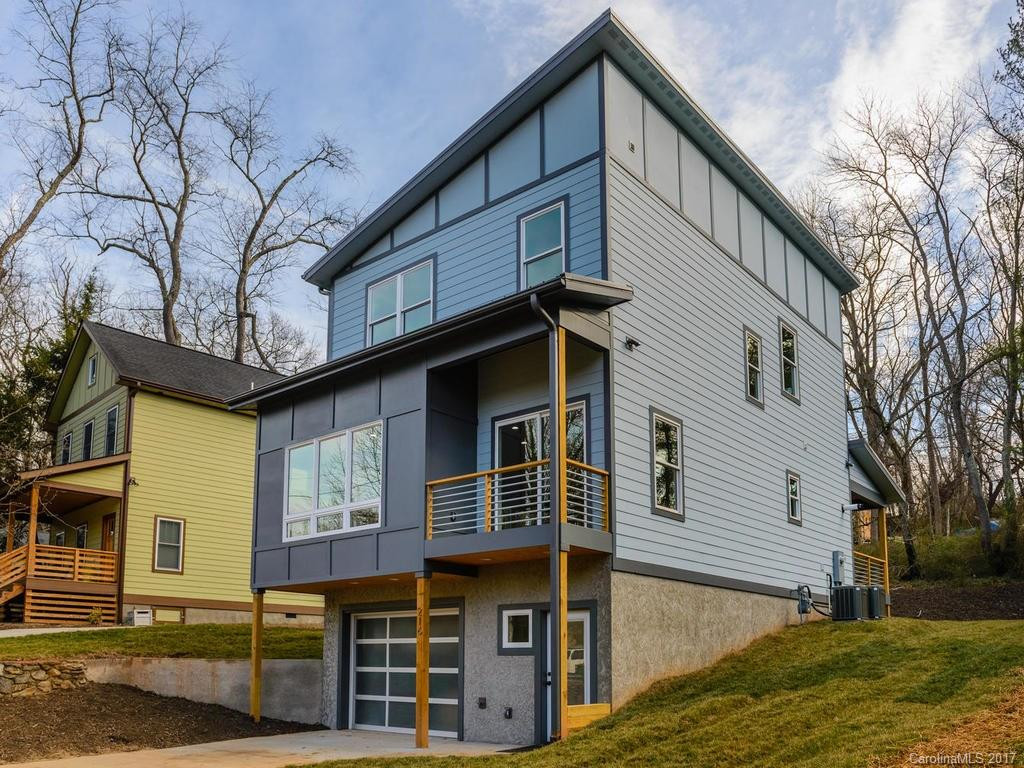 216 Wellington Street - Photo 2