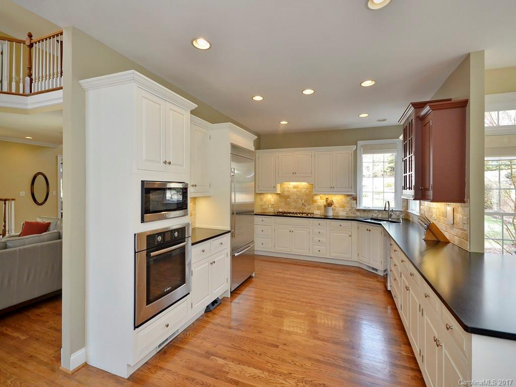 1128 Burnside Drive - Photo 8