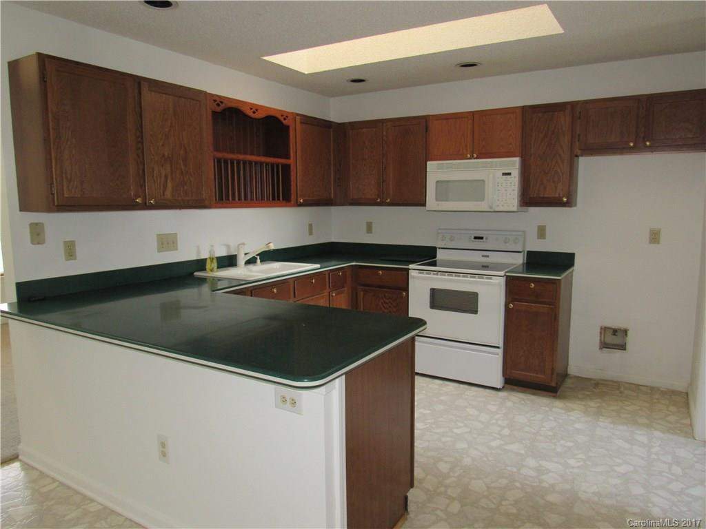 572 Woodfield Lane - Photo 3