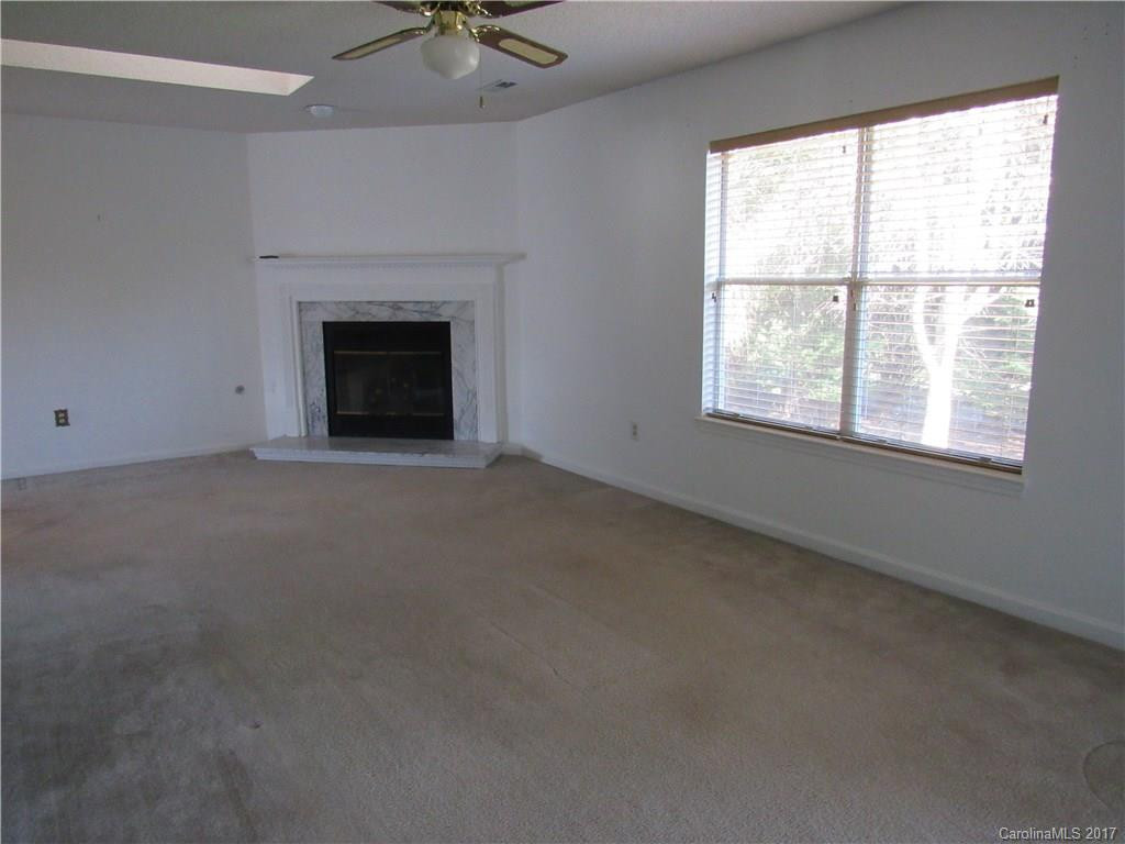 572 Woodfield Lane - Photo 5