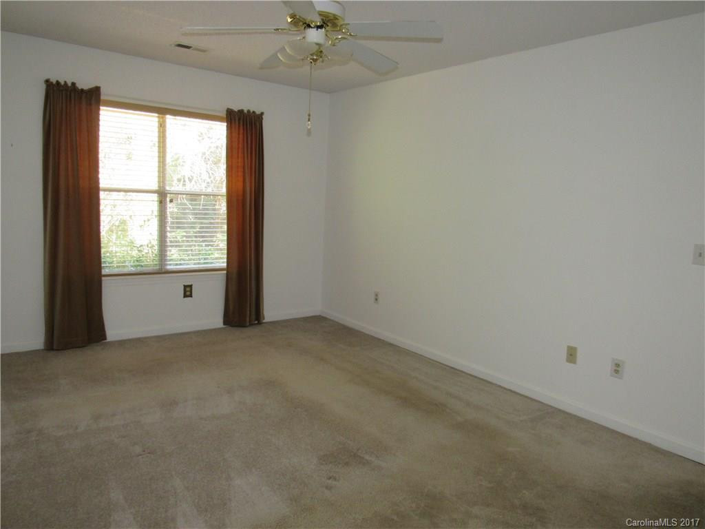 572 Woodfield Lane - Photo 8