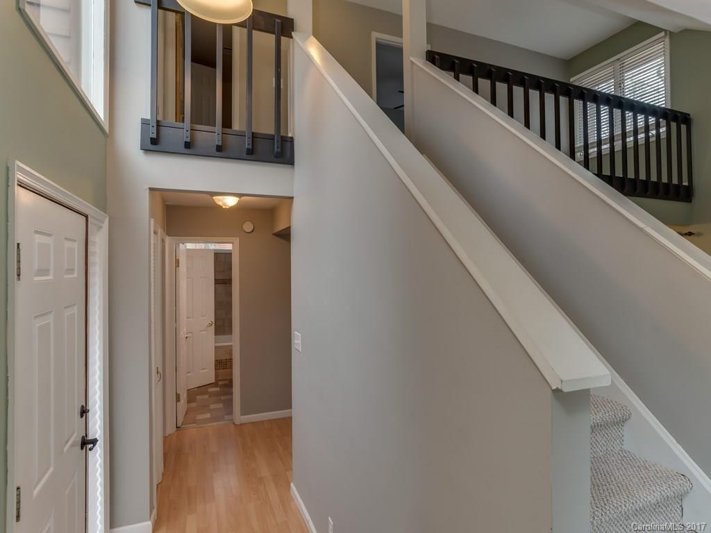 107 Garden Court - Photo 2