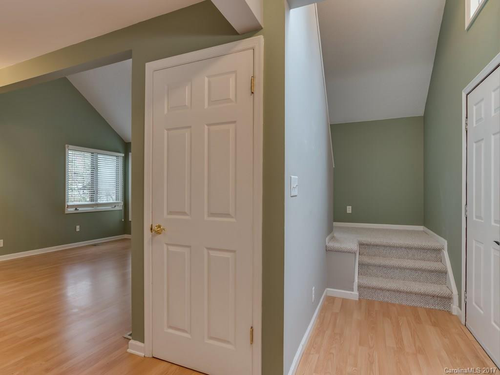 107 Garden Court - Photo 16