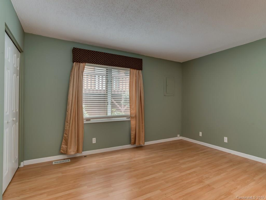 107 Garden Court - Photo 8