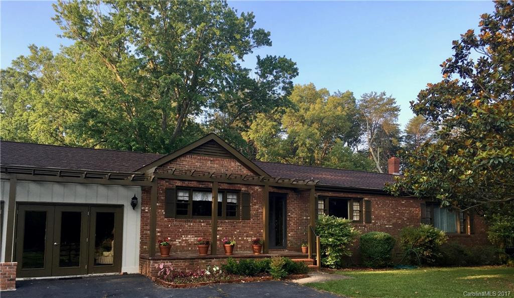 3111 Collinsville Road - Photo 2
