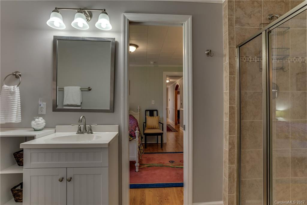 3111 Collinsville Road - Photo 15