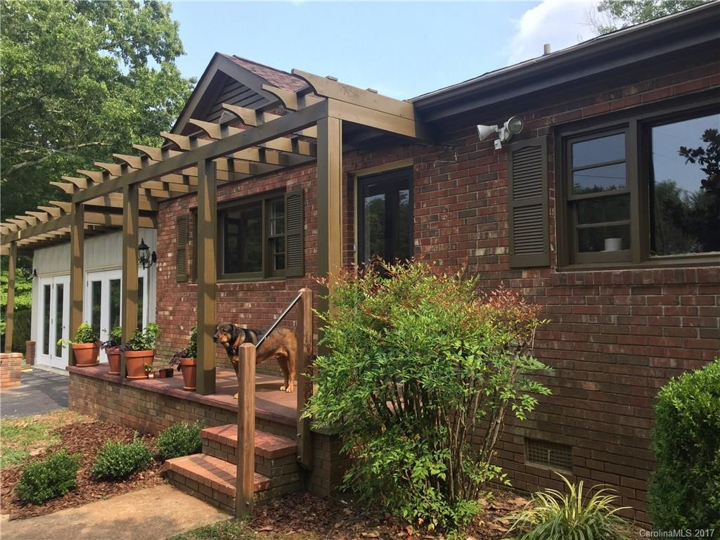 3111 Collinsville Road - Photo 3