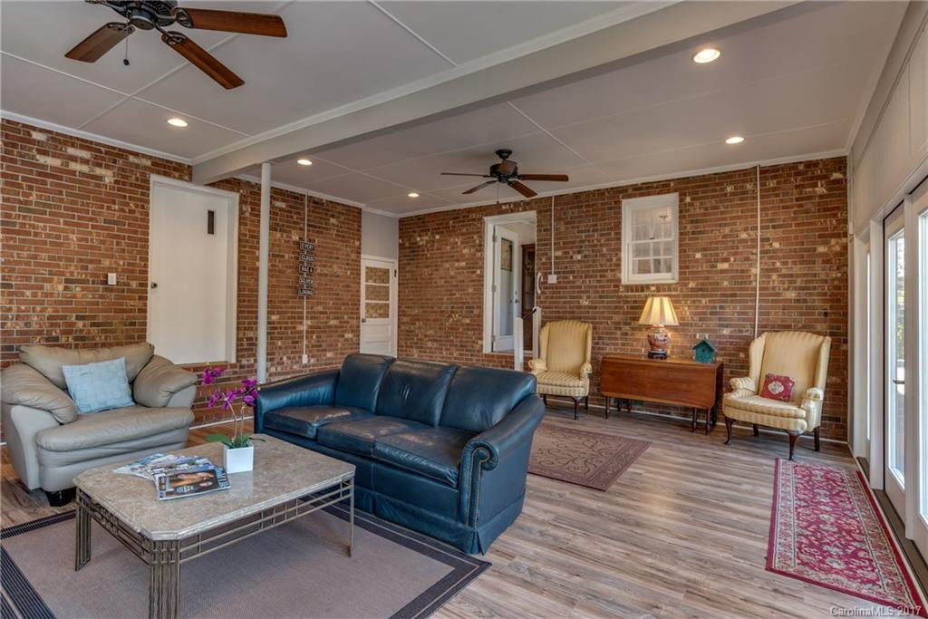 3111 Collinsville Road - Photo 7