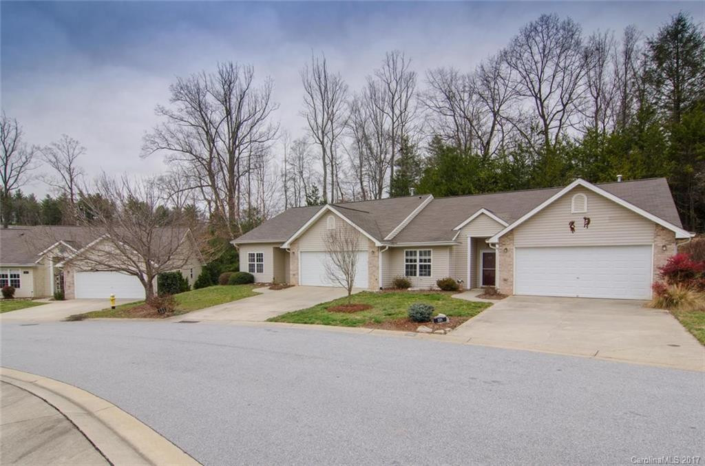 122 Wiltshire Circle #22 - Photo 2