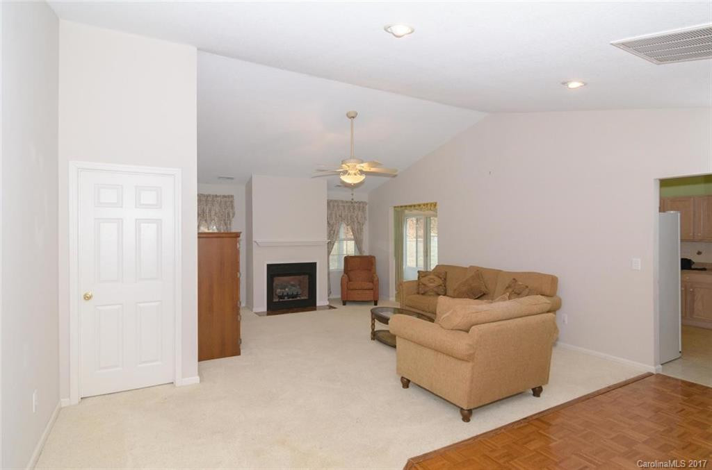 122 Wiltshire Circle #22 - Photo 3