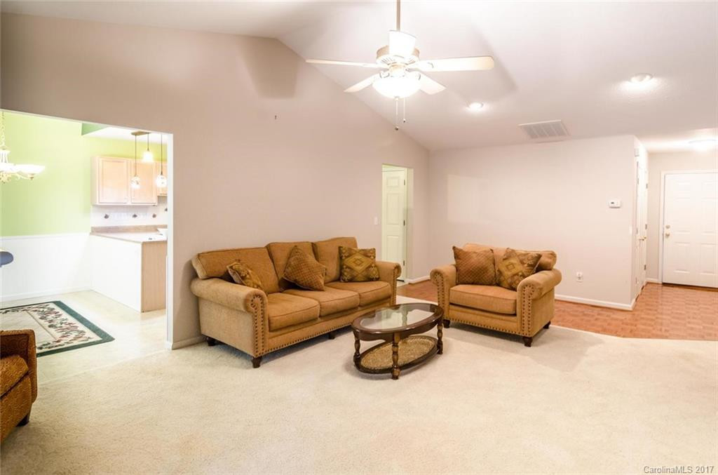 122 Wiltshire Circle #22 - Photo 4