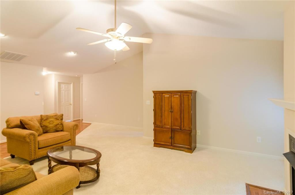 122 Wiltshire Circle #22 - Photo 5