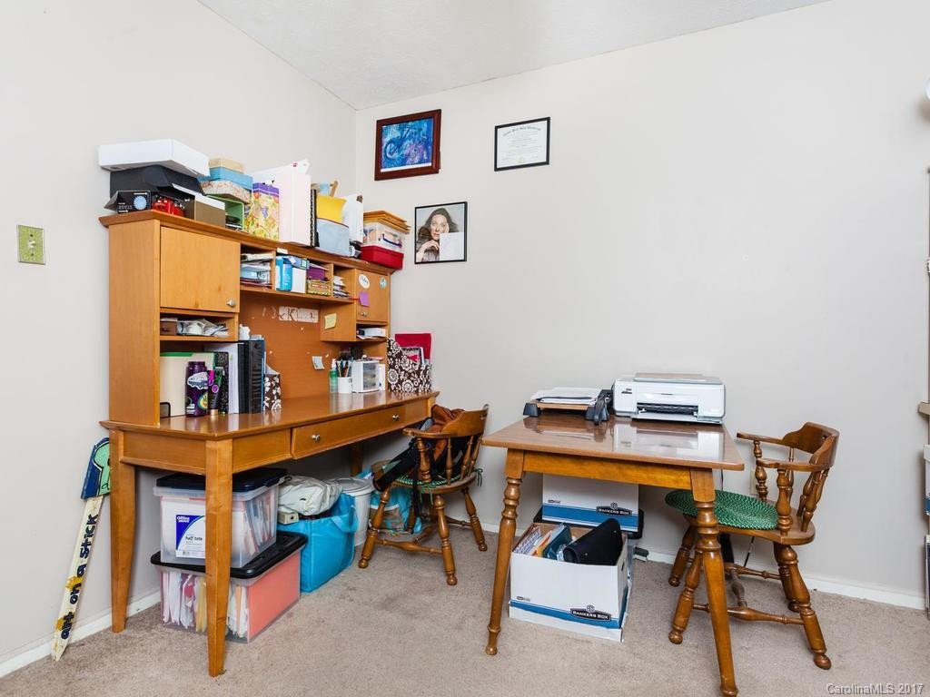 8 Hillview Circle - Photo 11