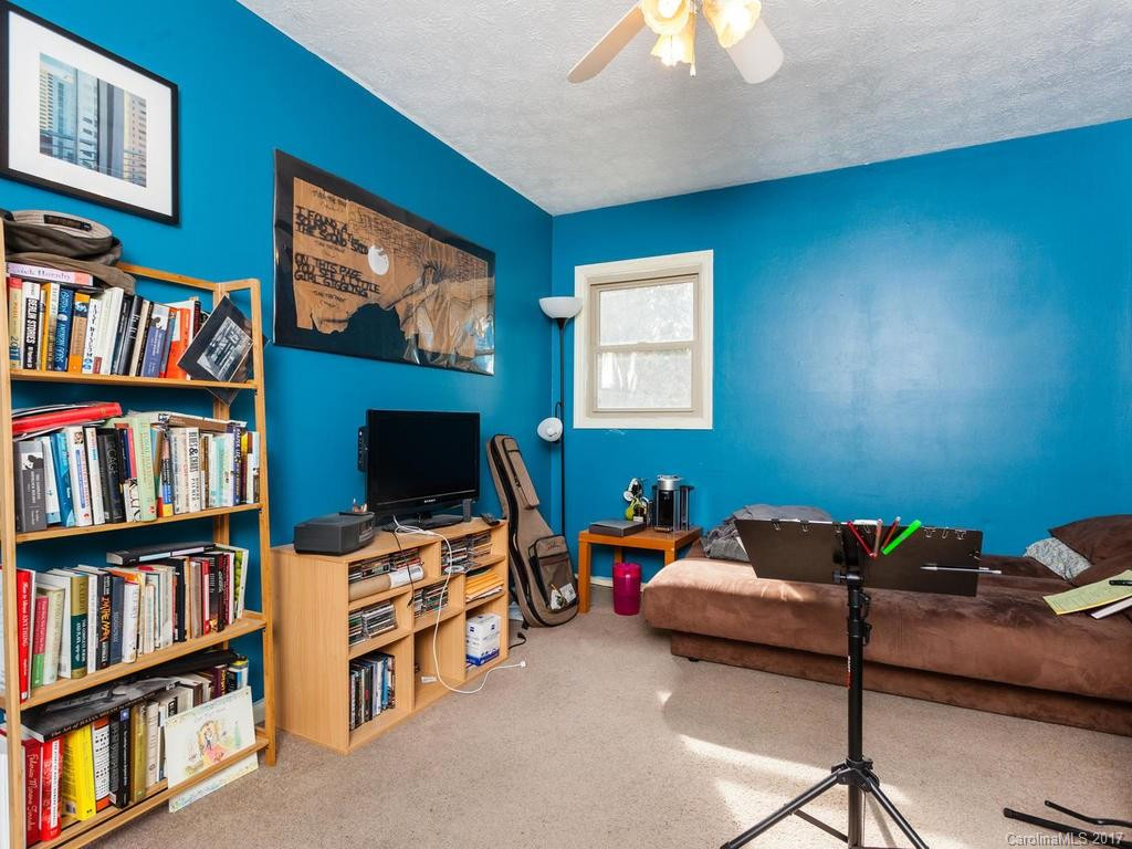 8 Hillview Circle - Photo 13