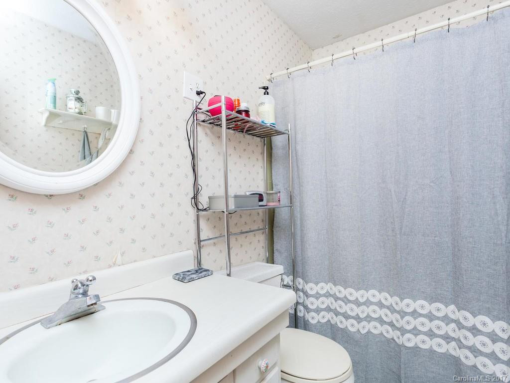 8 Hillview Circle - Photo 14