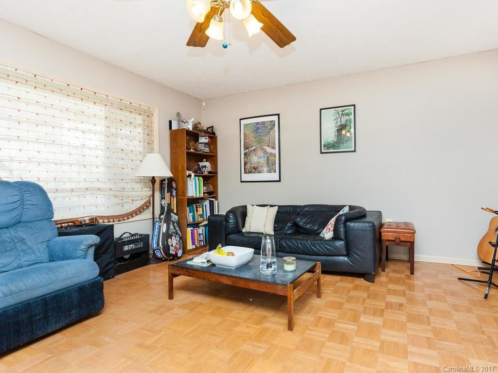 8 Hillview Circle - Photo 3