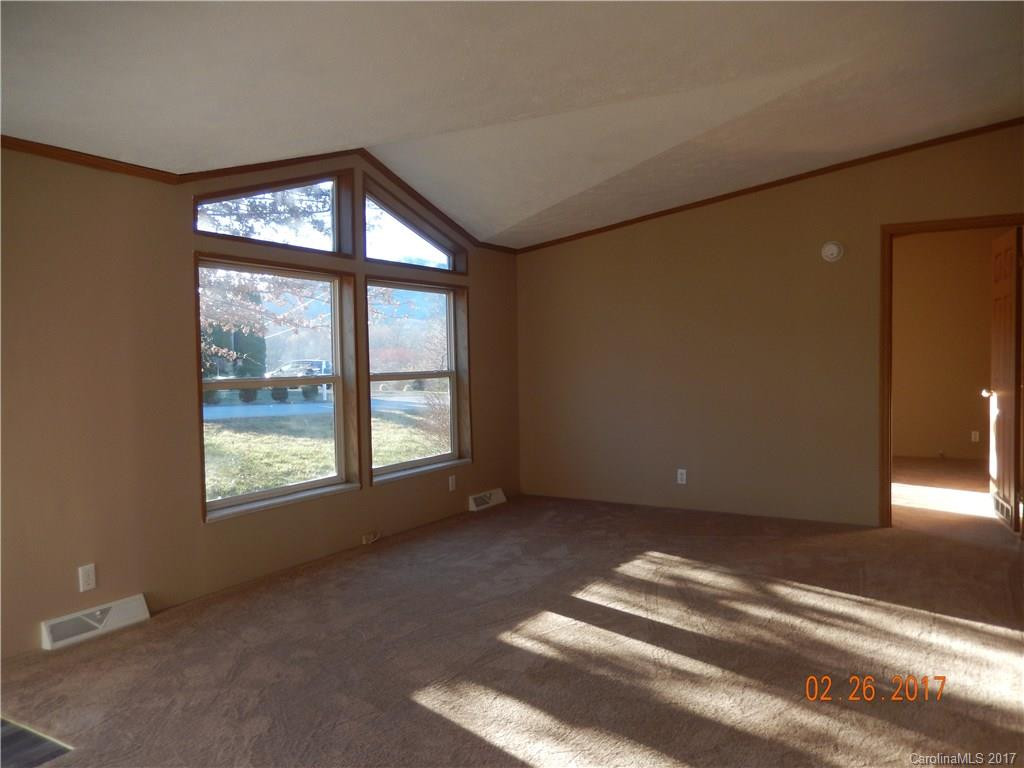 28 Motts Drive - Photo 2