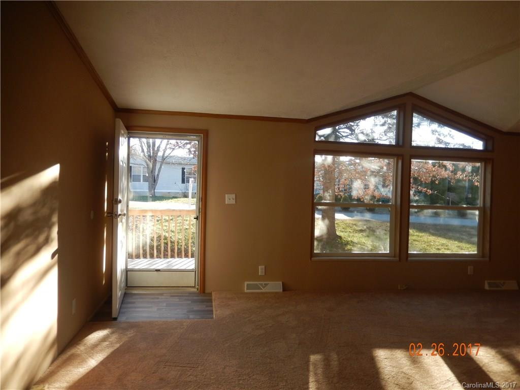 28 Motts Drive - Photo 3