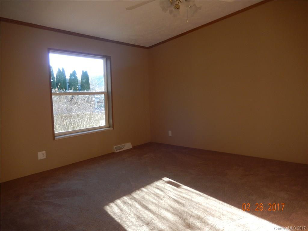 28 Motts Drive - Photo 8