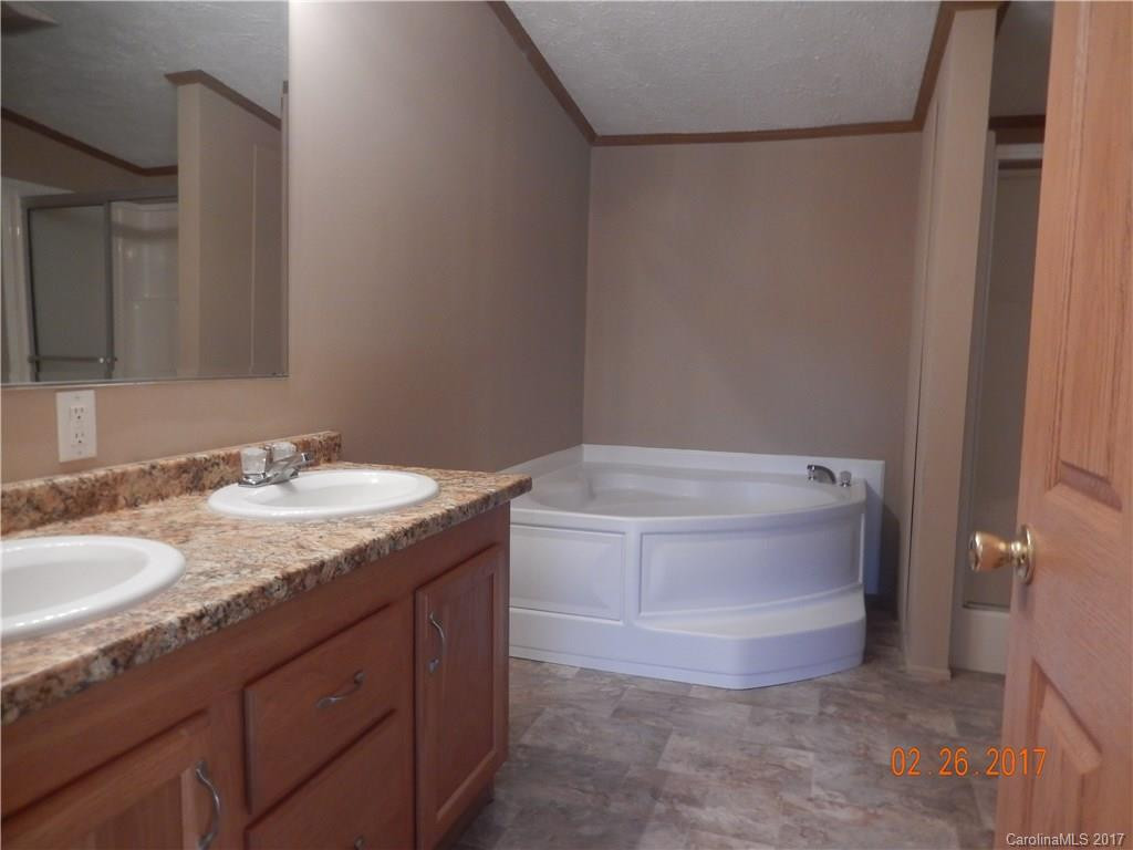 28 Motts Drive - Photo 9