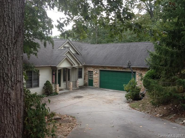 11 Glen Cove Drive