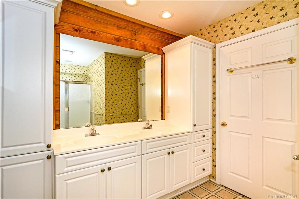 1800 Lake Adger Parkway - Photo 9