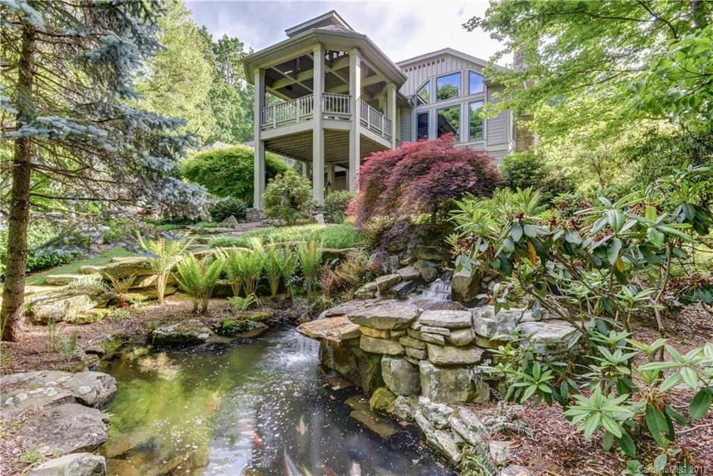 104 Woodglen Court
