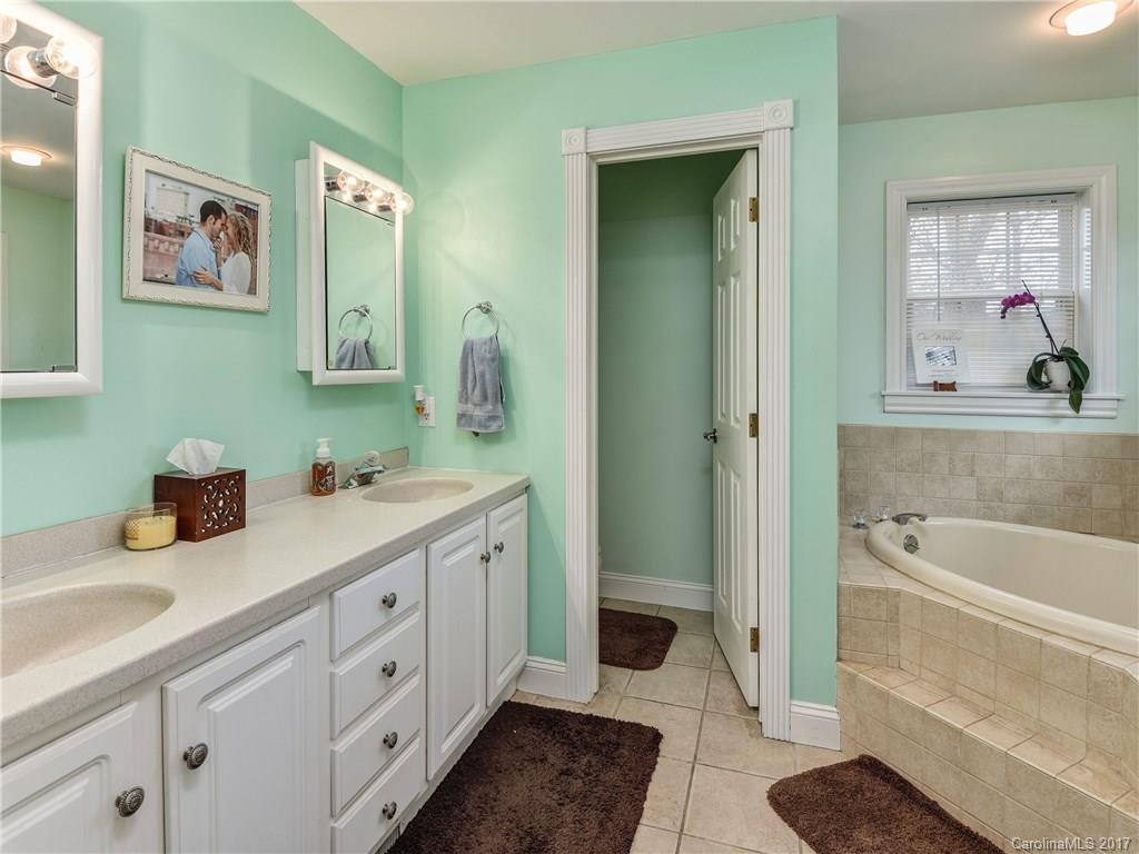 5 Whispering Oaks Drive - Photo 16