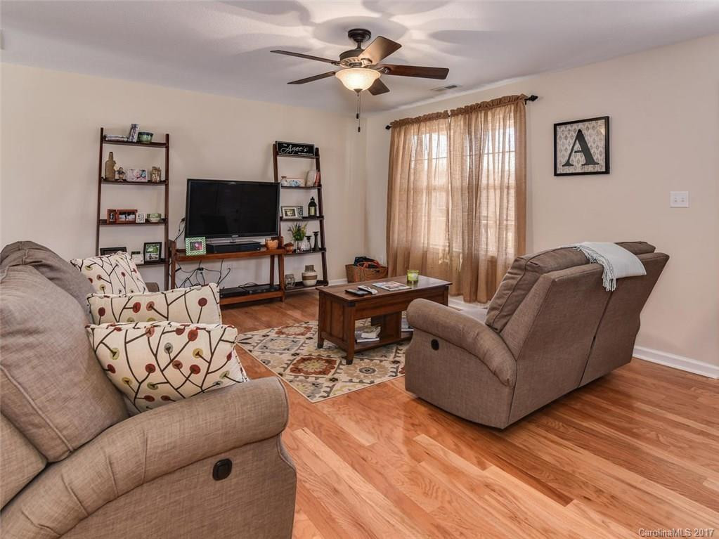 15 Pinnacle Valley Drive - Photo 4