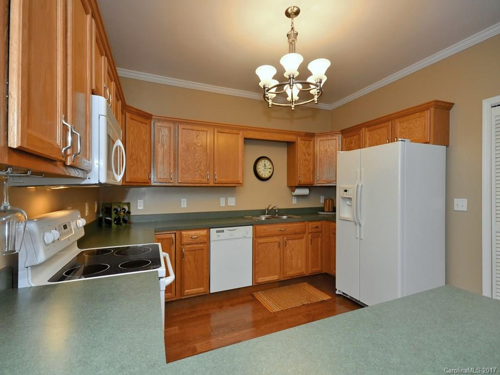 703 Villas Court #703 - Photo 5
