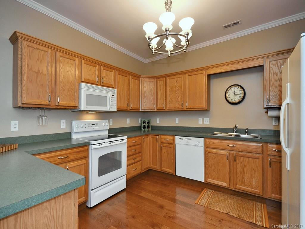 703 Villas Court #703 - Photo 6