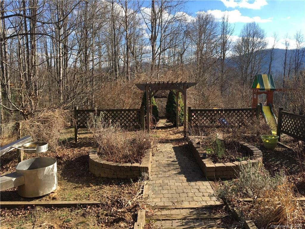 325 Falcon Hill Drive - Photo 11
