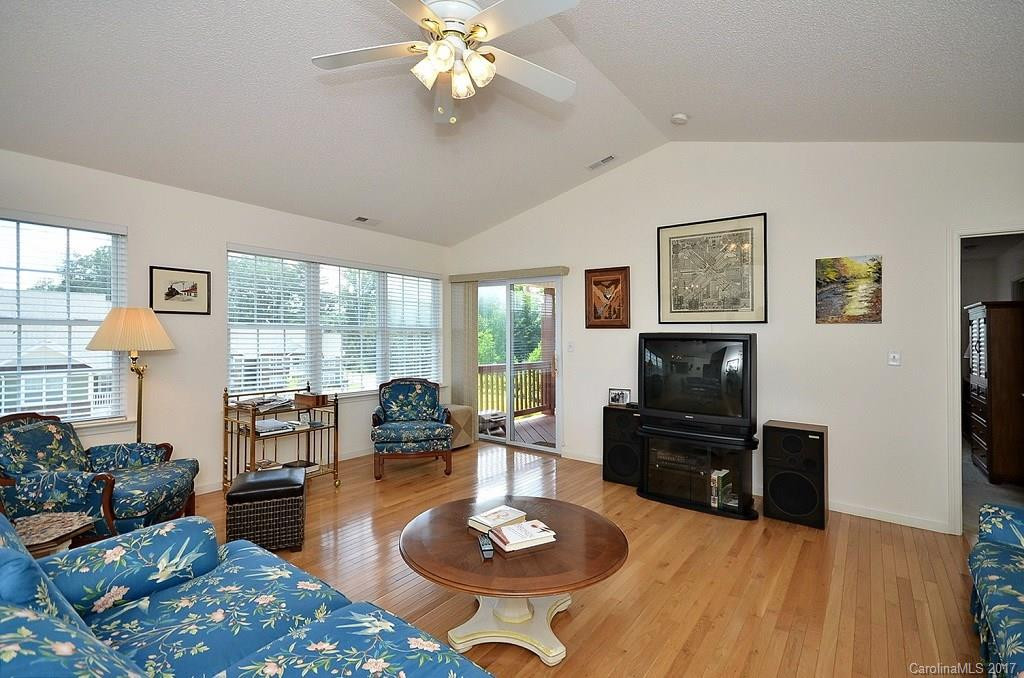 36 Danbury Lane - Photo 4