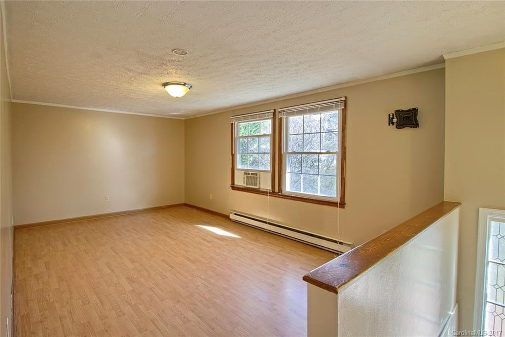 663 Delaware Lane - Photo 4